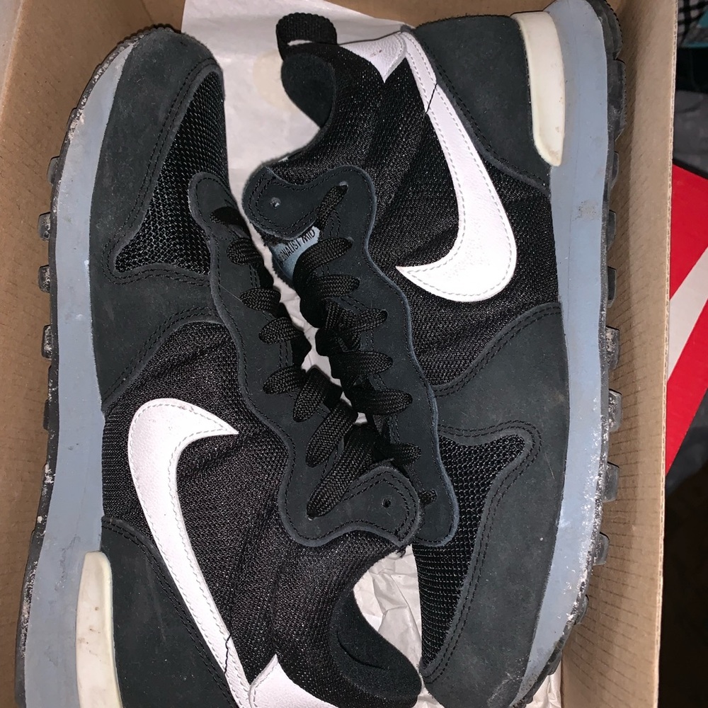 Casual sneakers